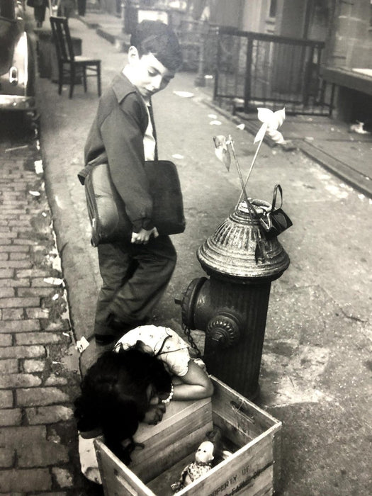 Bruce Davidsons - Lower East Side, Print in Colors - FineArt Vendor