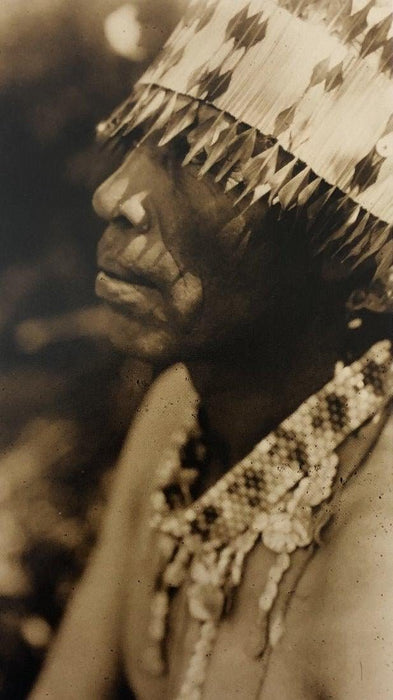 Edward Curtis - Coast Pomo with head-dress, 1924 - FineArt Vendor