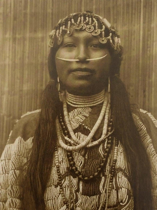 Edward Curtis - Portrait of a Wishram woman - FineArt Vendor