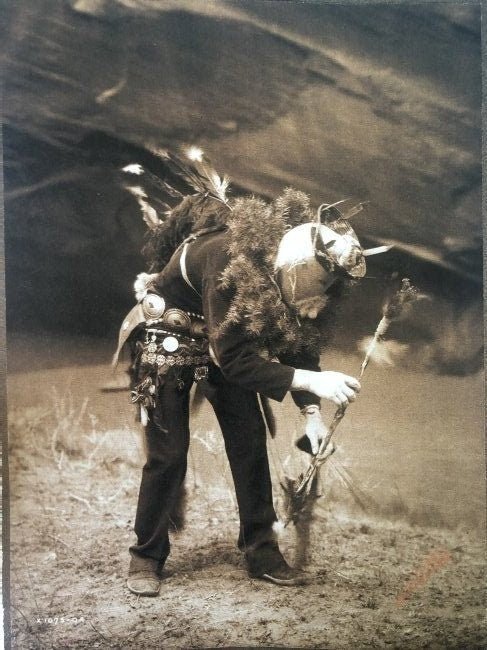 Edward Curtis - Yebichai Hunchback, 1904 - FineArt Vendor