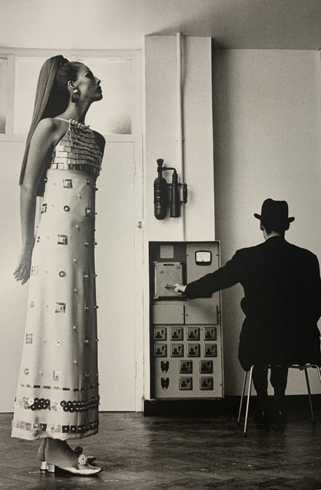 Helmut Newton -Fashion Karl Lagerfeld for Chloe, British Vogue, London 1966 print in colors - FineArt Vendor