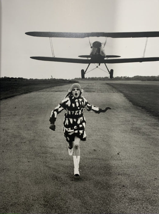 Helmut Newton -Willi, Fashion Mansfield, British Vogue, London 1967 - FineArt Vendor