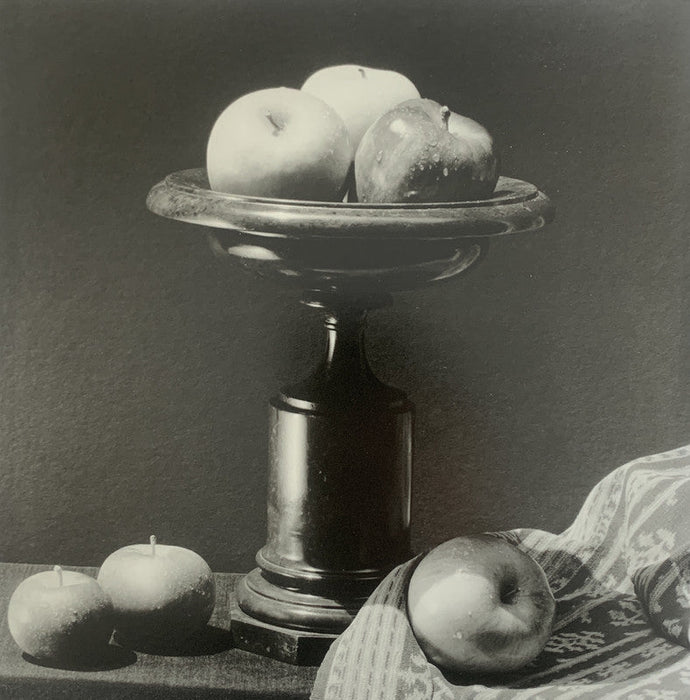 Robert Mapplethorpe - Apples & Um , 1987 - Print in Colors - FineArt Vendor