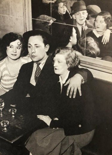 Brassai - Groupe Joyeux au Bal Musette, 1932 Gravure - FineArt Vendor