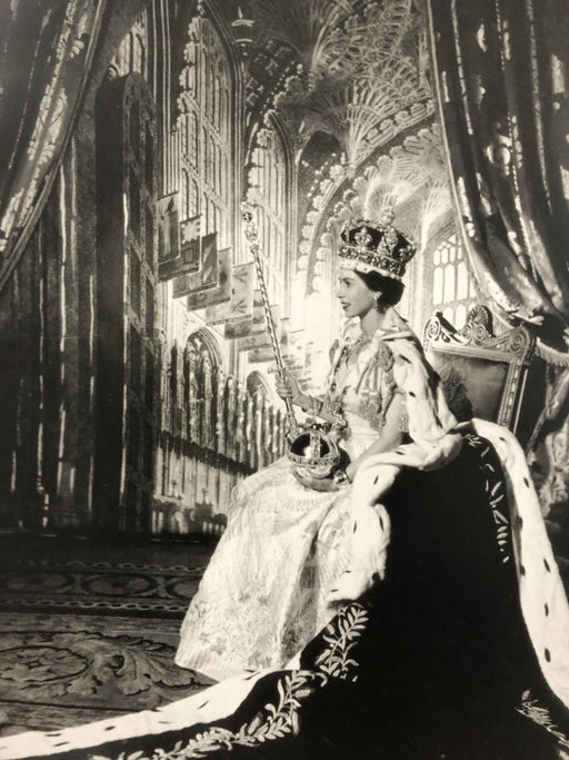 Cecil Beaton - Queen Elizabeth, print in colors - FineArt Vendor
