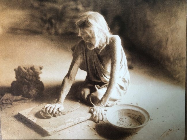 Edward Curtis - Coesta - Hopi Pottery Maker, 1904 - FineArt Vendor