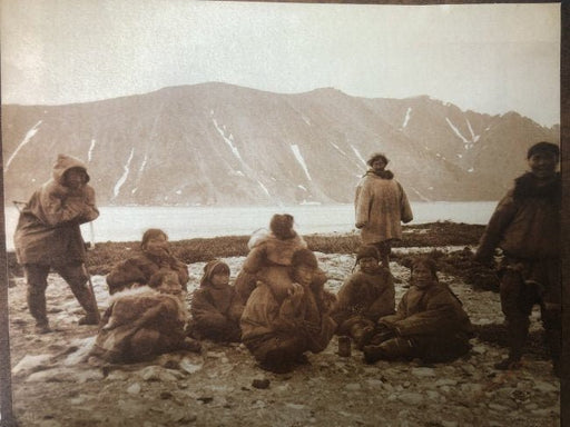 Edward Curtis - Group of Inuits - Alaska, 1899 - FineArt Vendor