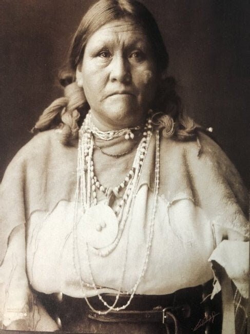 Edward Curtis - Jicarilla Apache Woman, 1904 - FineArt Vendor
