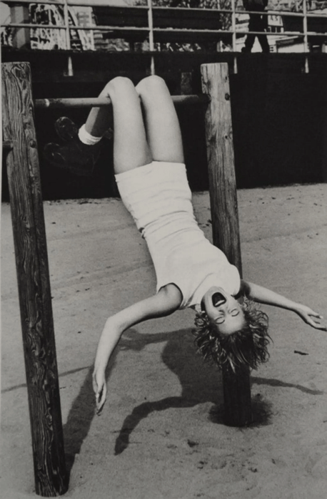 Ellen Von Unwerth - Drew Barrymore, Coney Island 1993 - FineArt Vendor