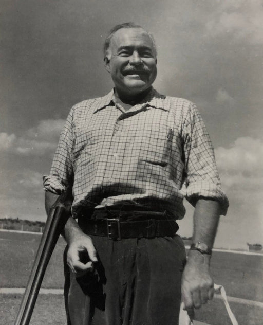Ernest Hemingway (At the Havana Club) print in colors - FineArt Vendor