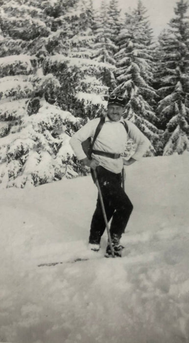 Ernest Hemingway (Skiing at Gstaad) Print in Colors - FineArt Vendor