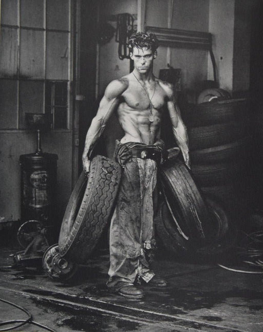 Herb Ritts - Fred with Tyres Gravure - FineArt Vendor