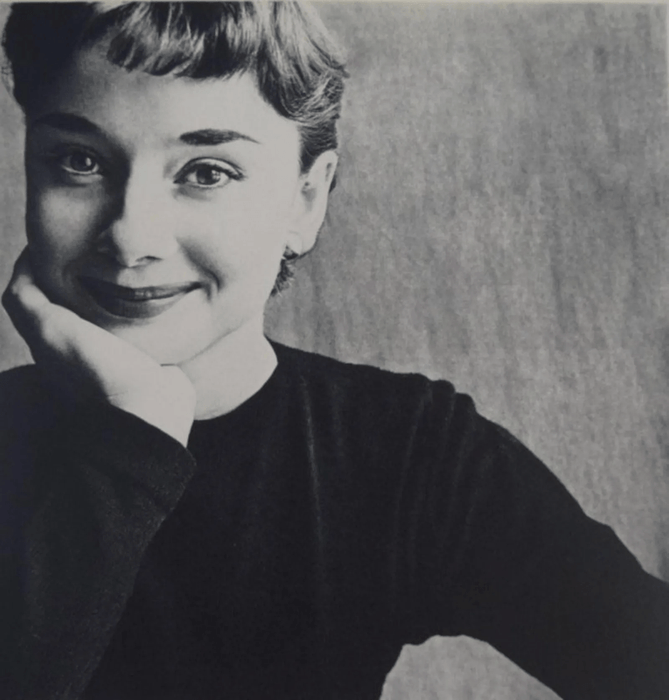 Irving Penn - Audrey Hepburn, Paris, 1951 - FineArt Vendor