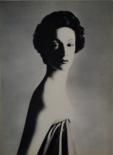 Richard Avedon - Signora Gianni Agnelli, 1953 Gravure - FineArt Vendor